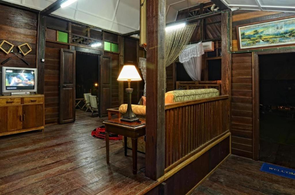 Oyo Home 90745 Desa Balqis Beach Resort Malacca Ngoại thất bức ảnh