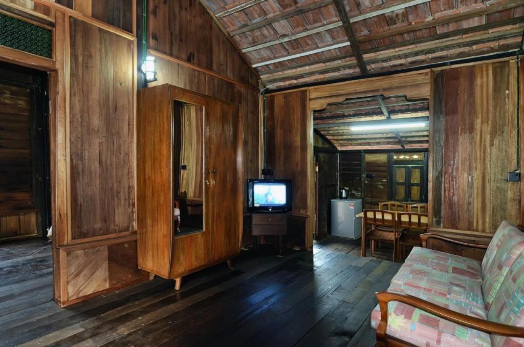 Oyo Home 90745 Desa Balqis Beach Resort Malacca Ngoại thất bức ảnh