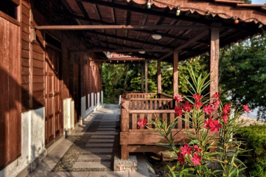 Oyo Home 90745 Desa Balqis Beach Resort Malacca Ngoại thất bức ảnh